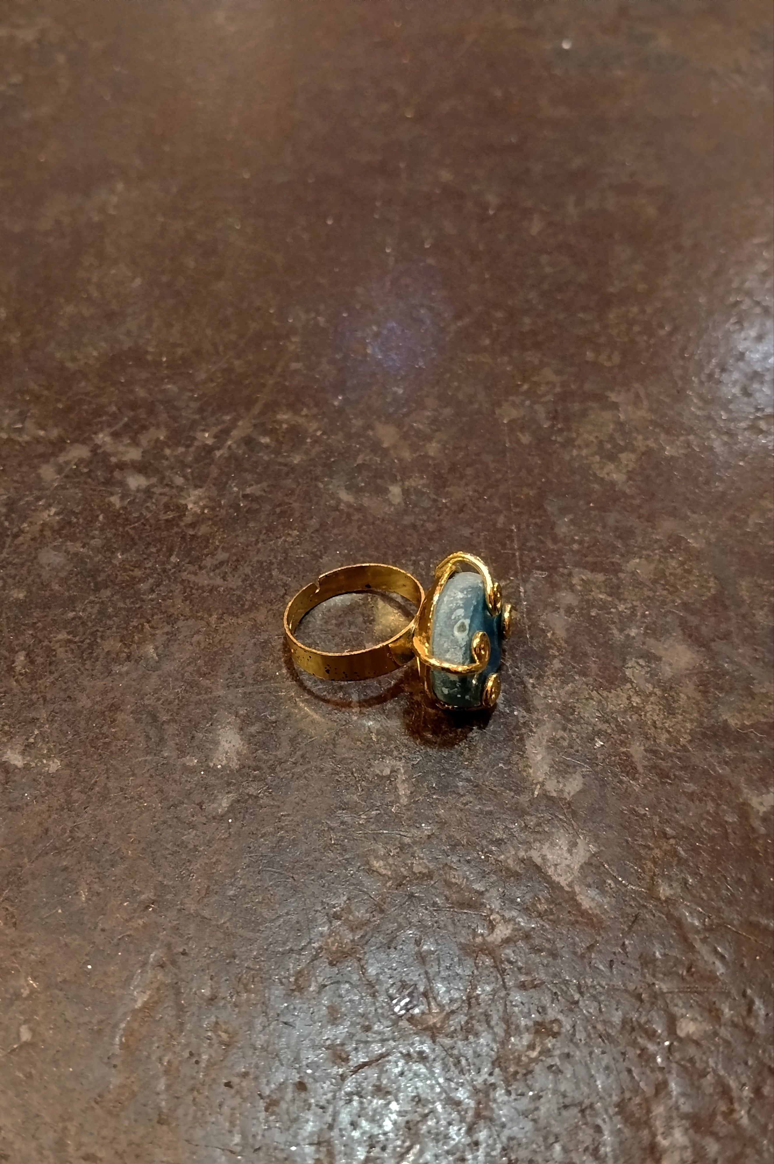 Anello ghirigori stones