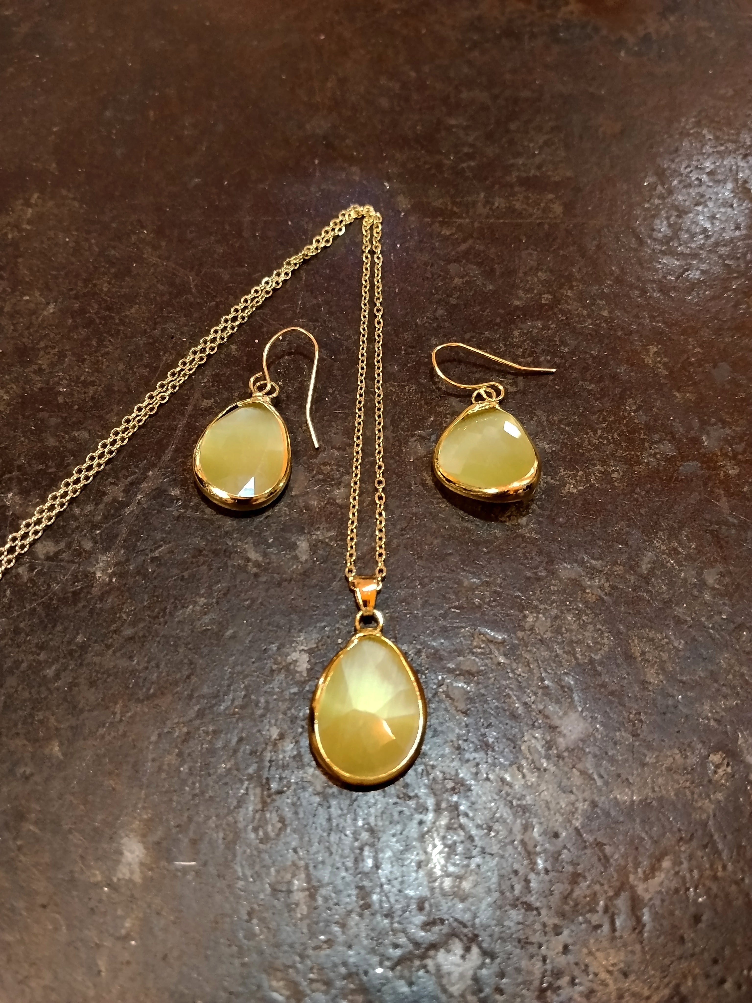 Parure brass stone