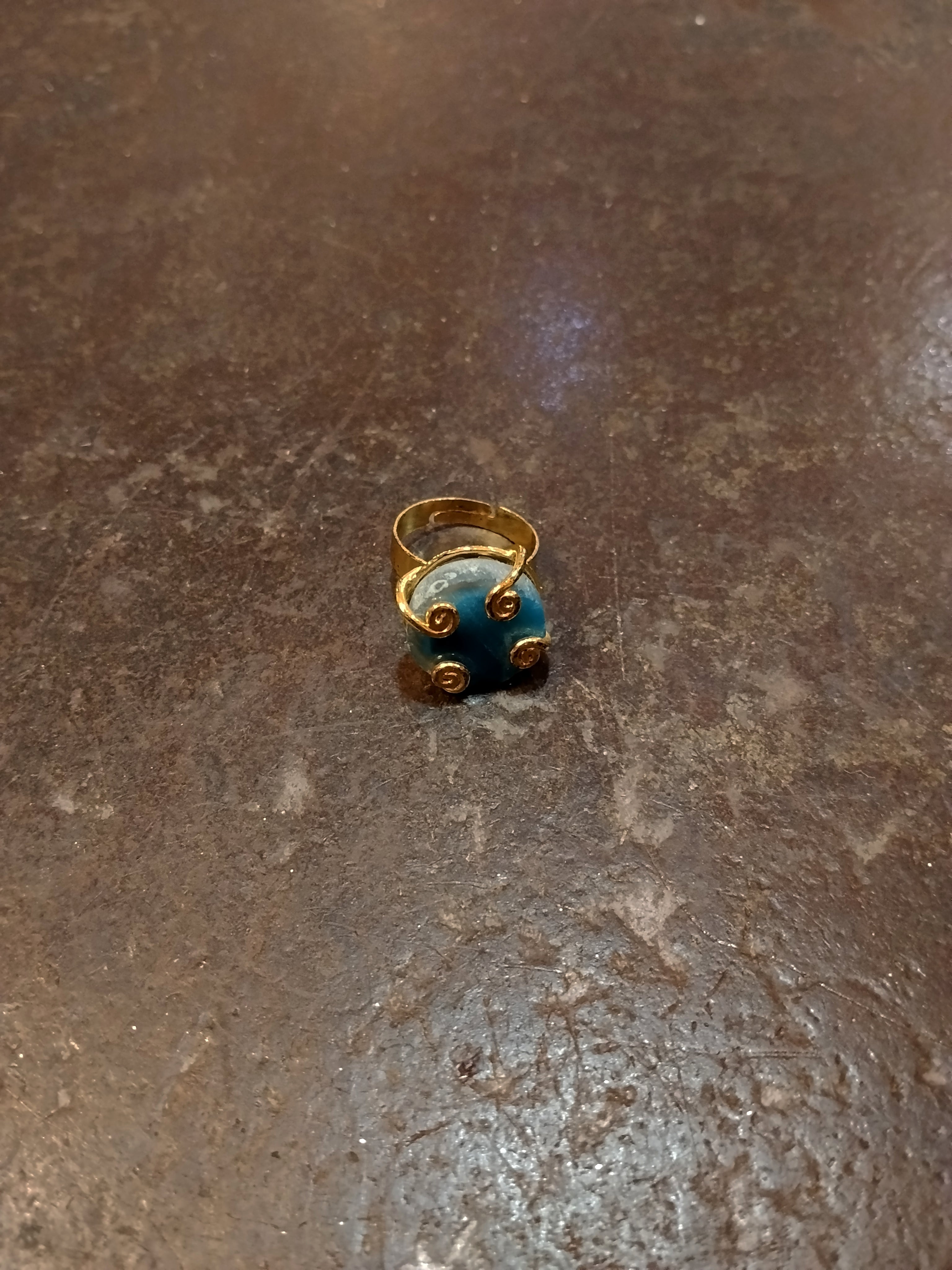 Anello ghirigori stones