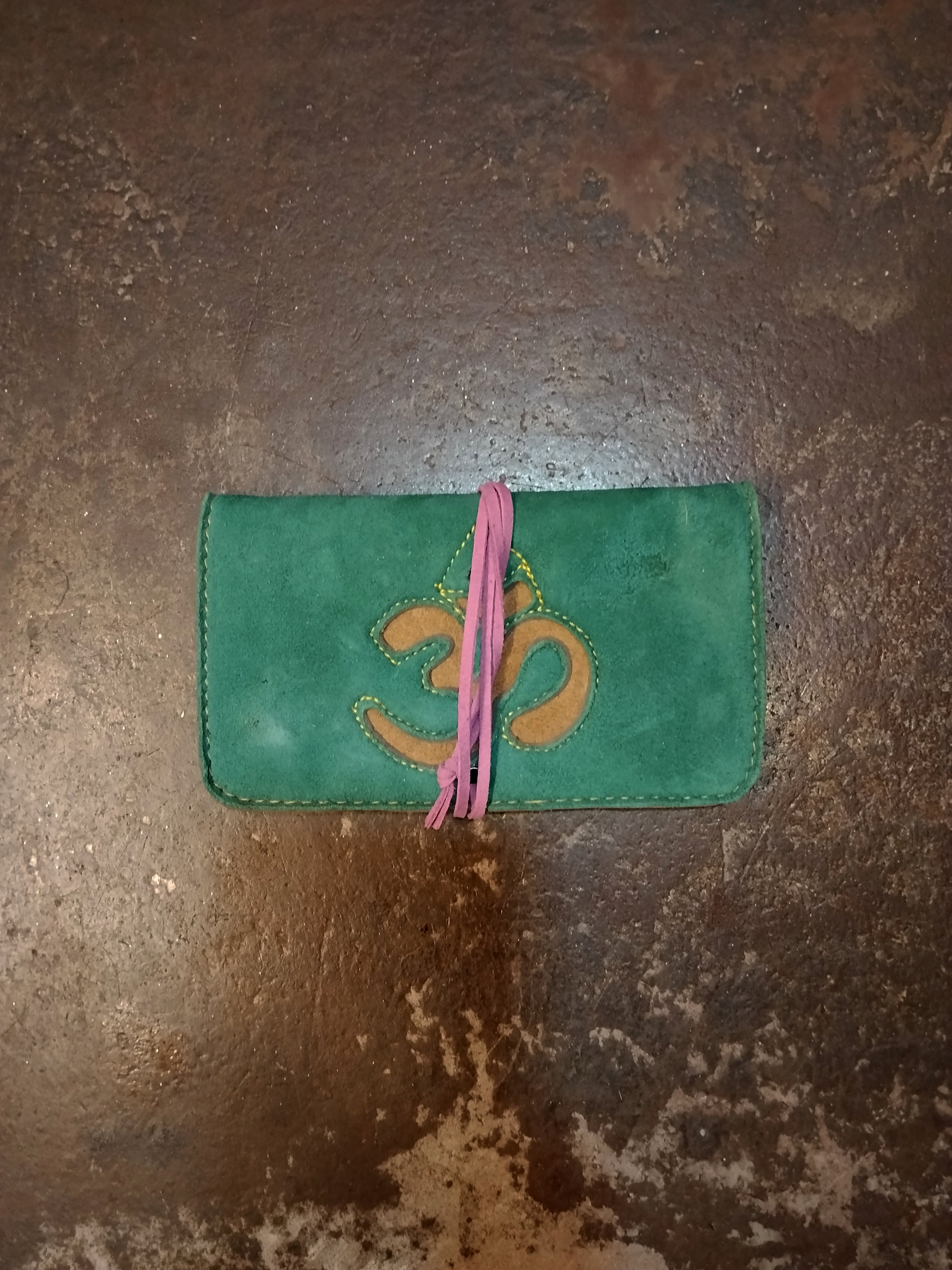 Porta tabacco in pelle "OM"