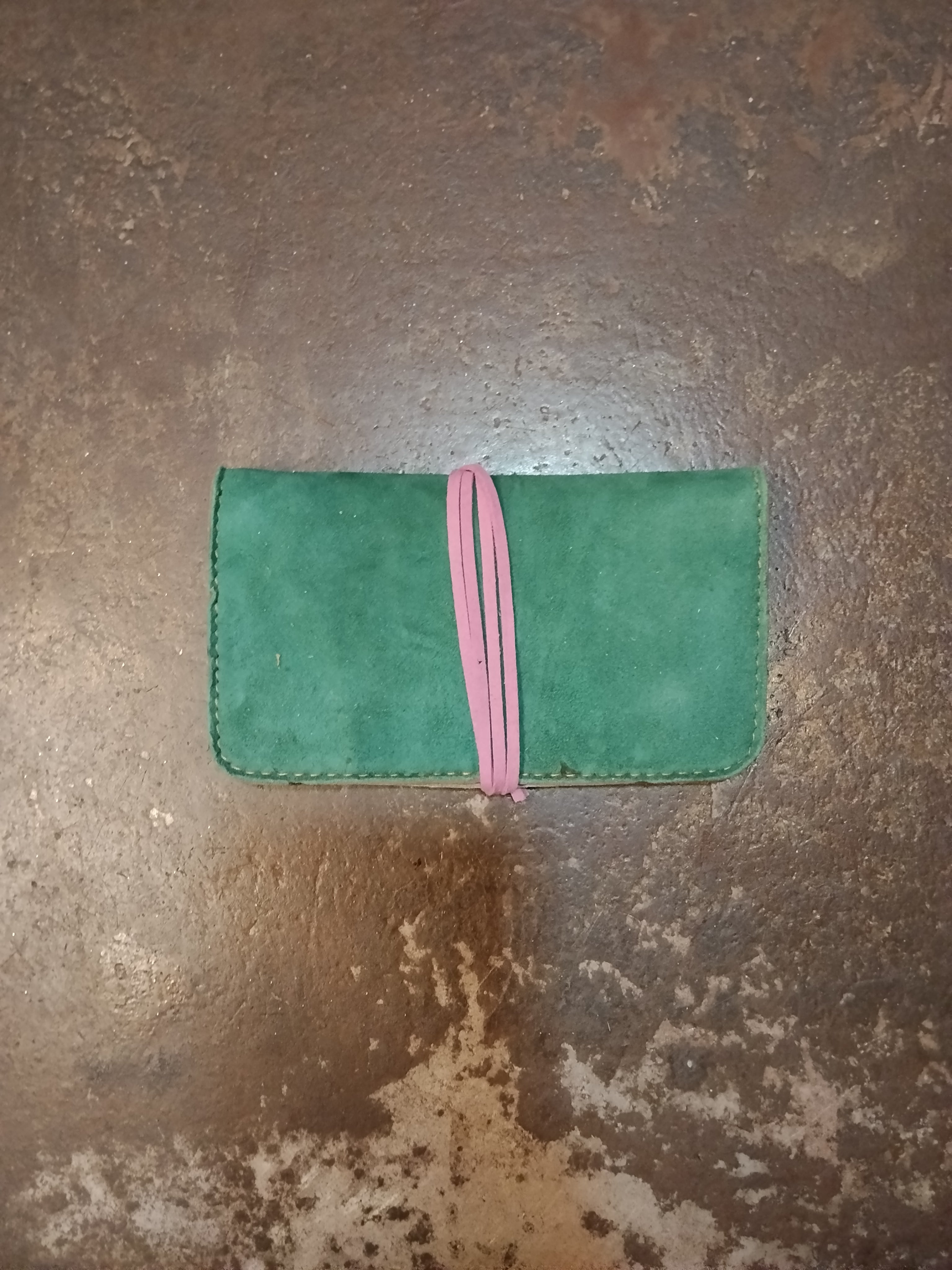 Porta tabacco in pelle "OM"
